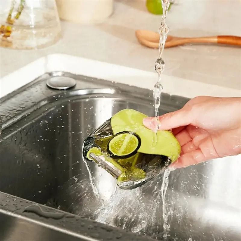 Rinsing the TriPeel under running water